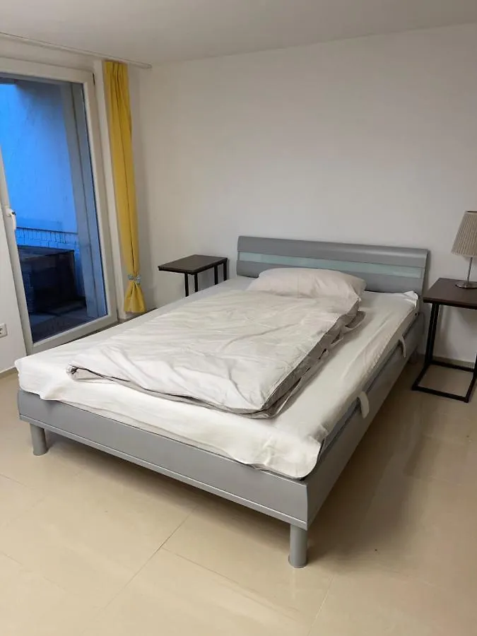 4 Bedrooms, 2 Bathrooms, Kitchen, Terrace - 10 Min To Fairground Dusseldorf